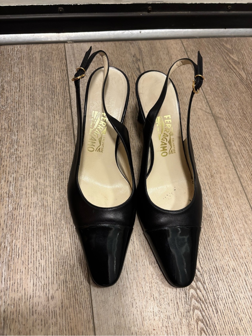 Vintage Salvatore Ferragamo Black Leather Slingback Pumps size 9 c